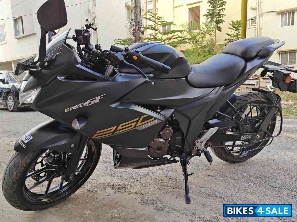 Matte Black Suzuki Gixxer SF 250 BS6