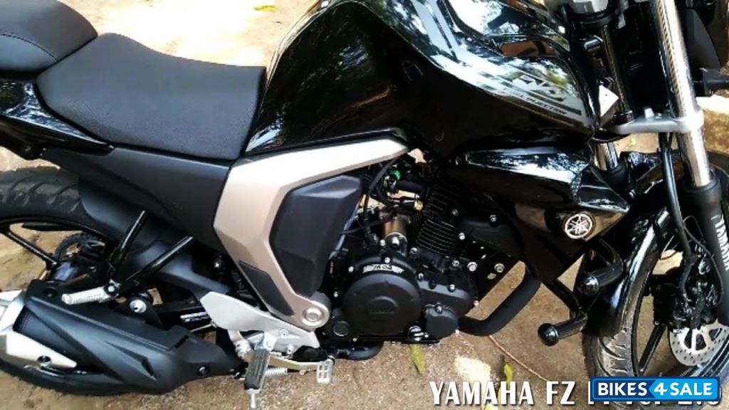 Black Yamaha FZ FI V2