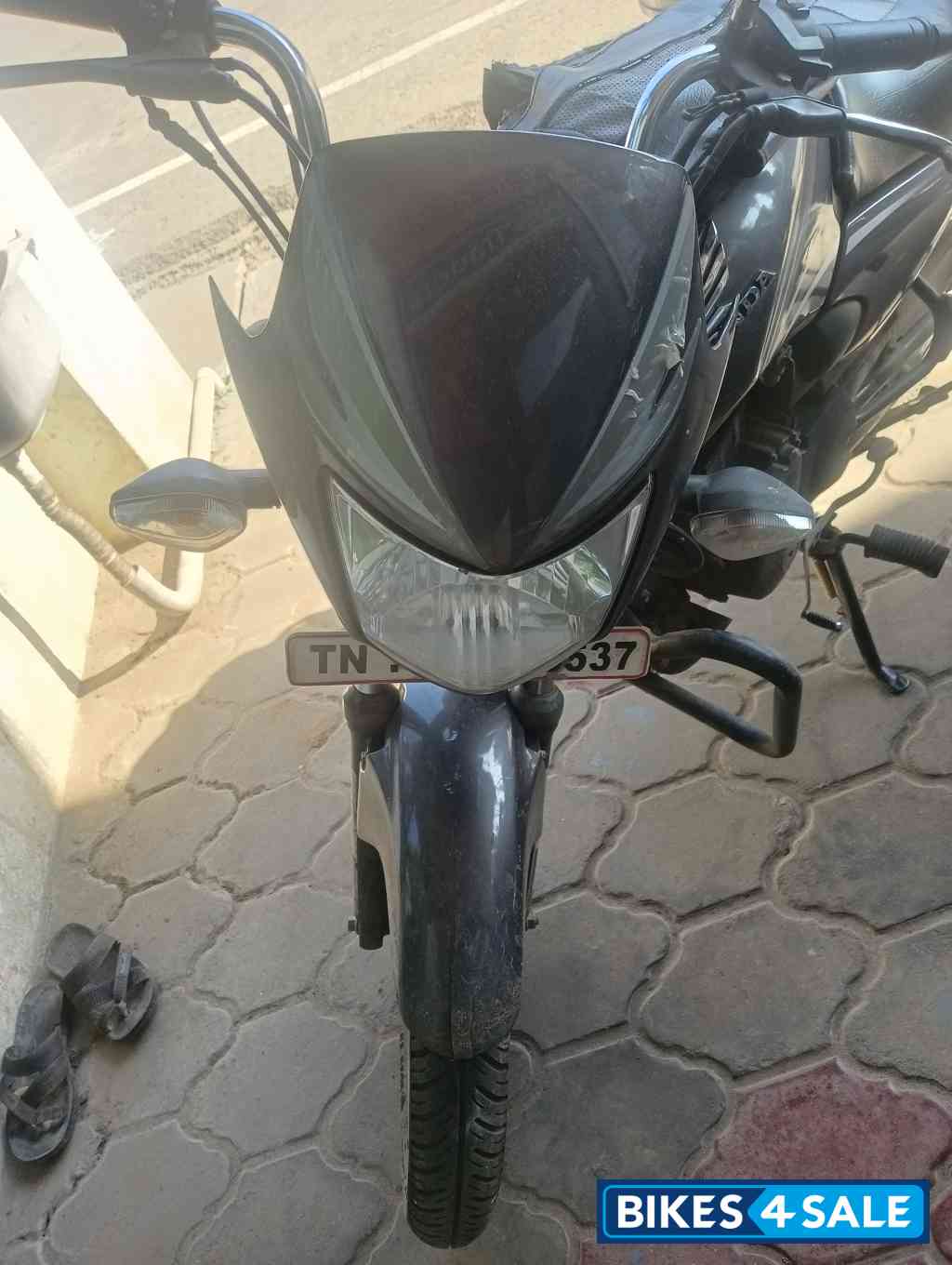 Gray Honda Shine 125
