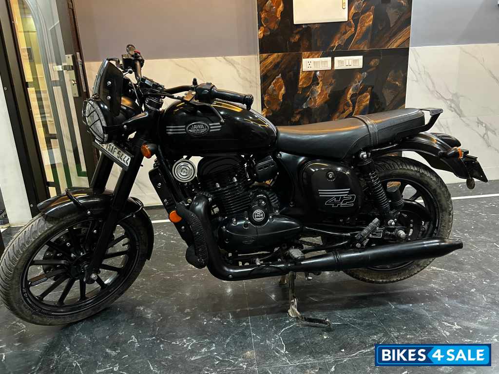 Jawa forty two BS6