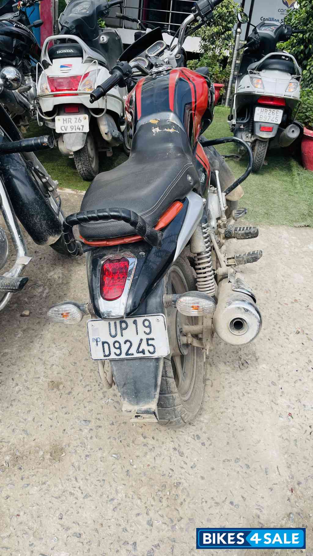 Blk Bajaj V12