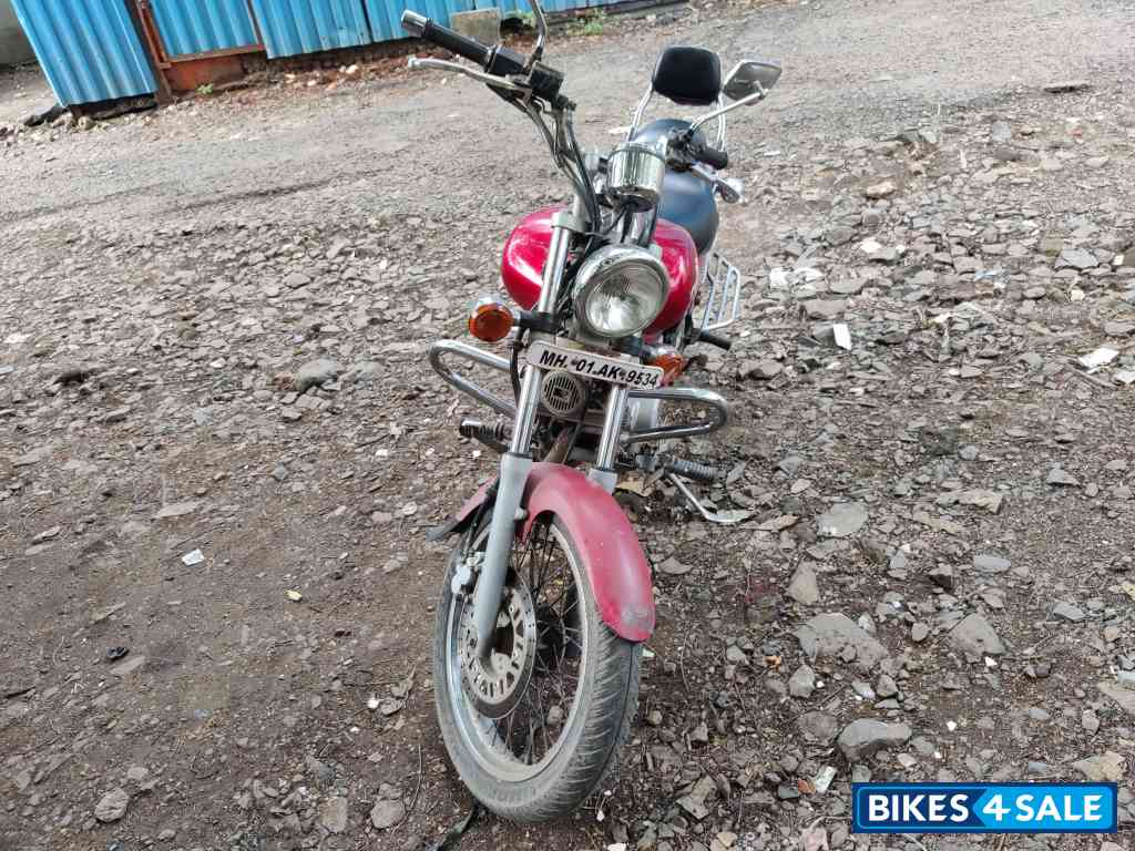Red Bajaj Avenger 200 DTS-i