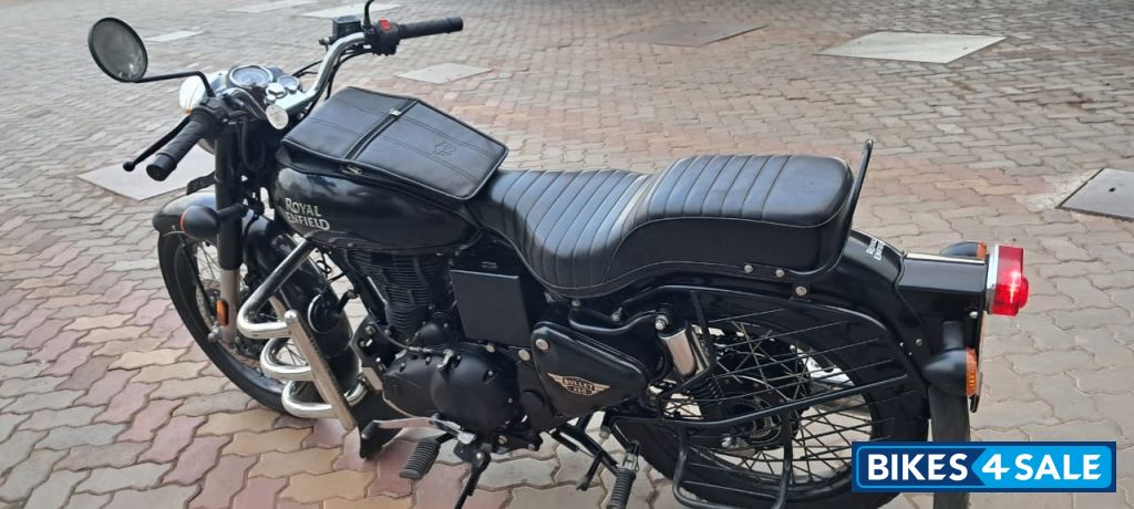 Jet Black Royal Enfield Bullet 350 ES BS6