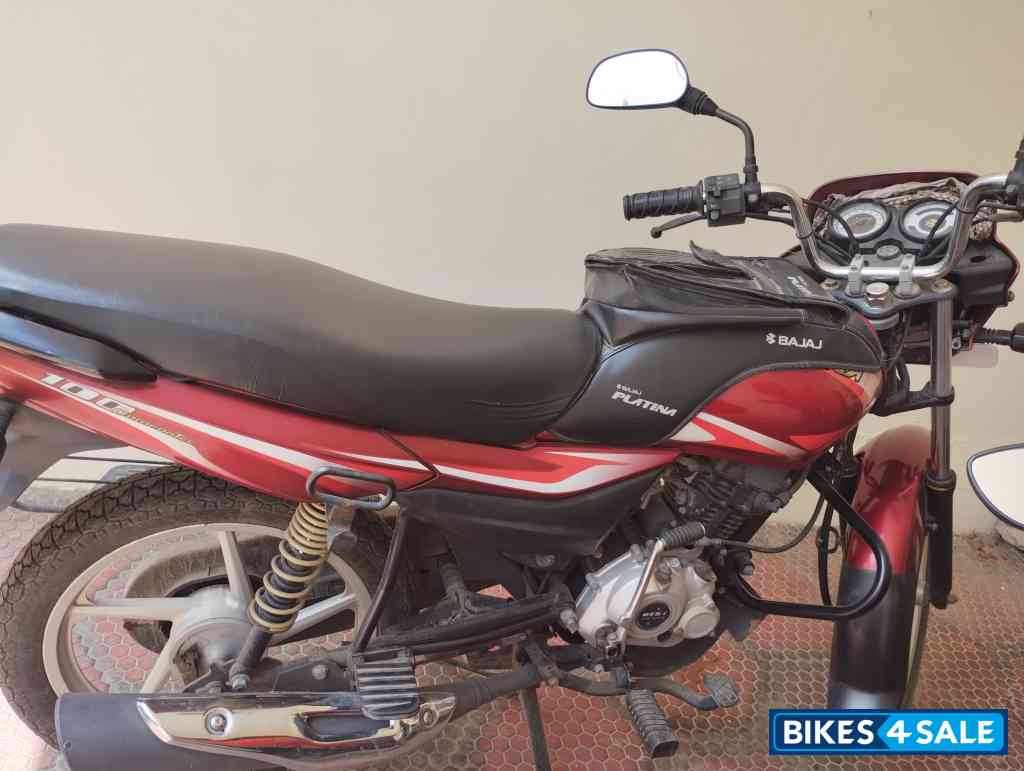 Red Bajaj Platina 100 ES