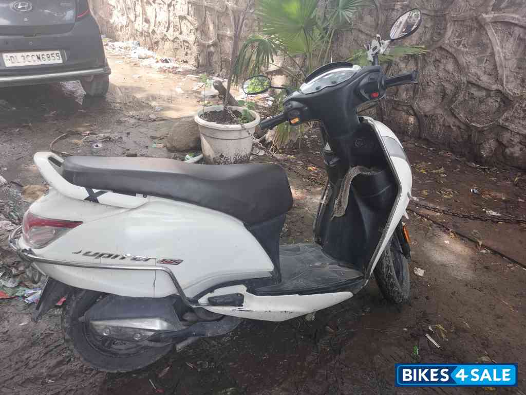White TVS Jupiter 125