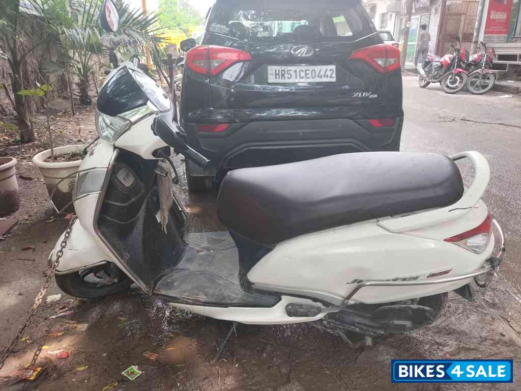 White TVS Jupiter 125