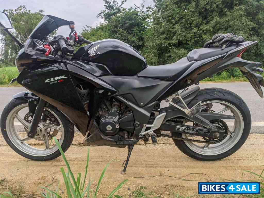 Black Honda CBR 250R