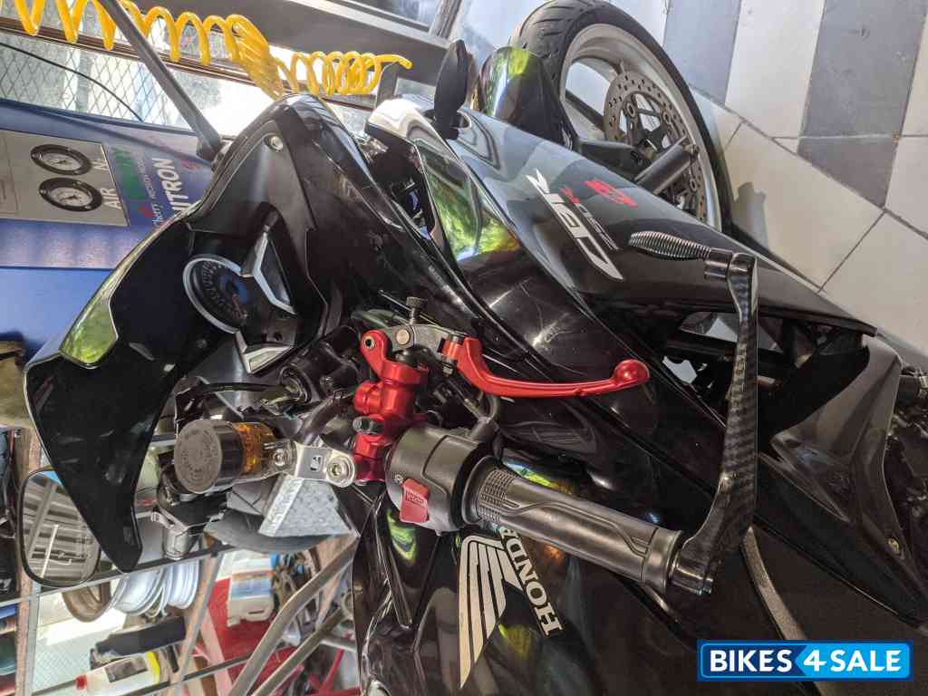 Black Honda CBR 250R