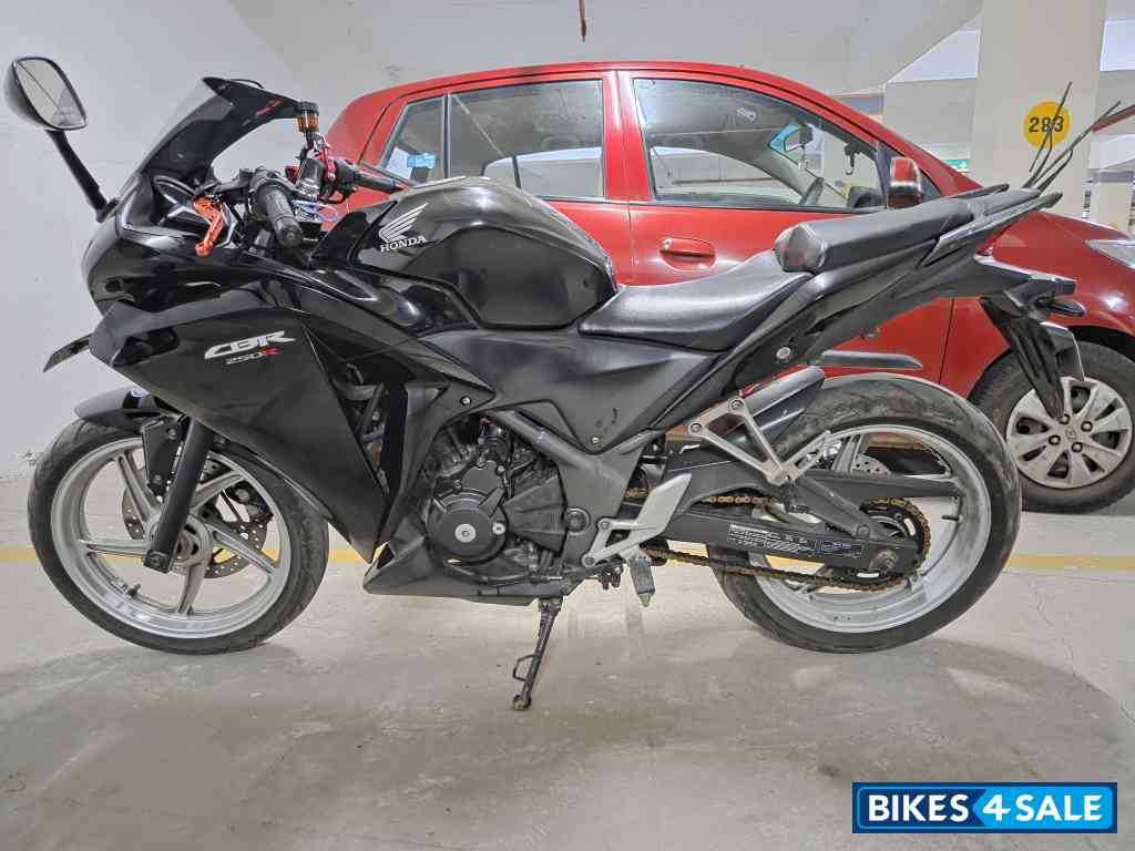 Black Honda CBR 250R