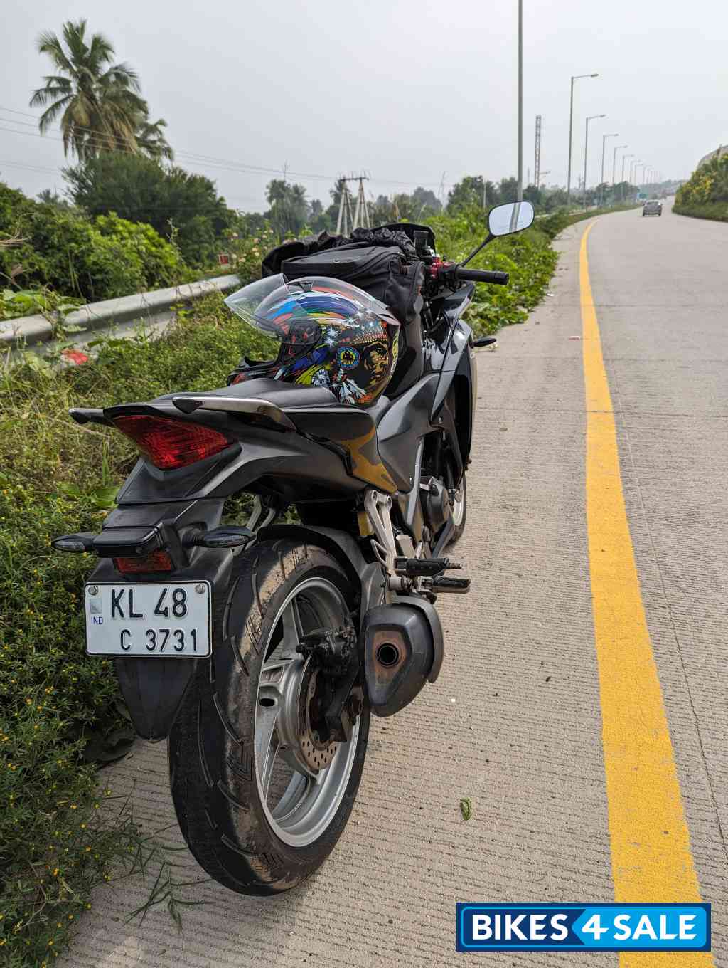 Black Honda CBR 250R