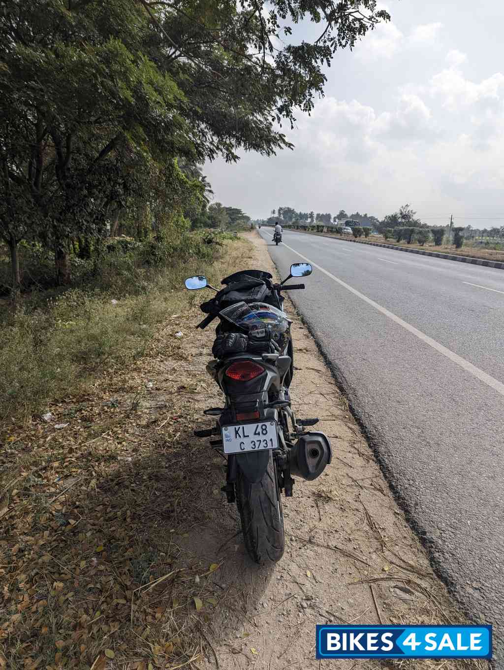 Black Honda CBR 250R