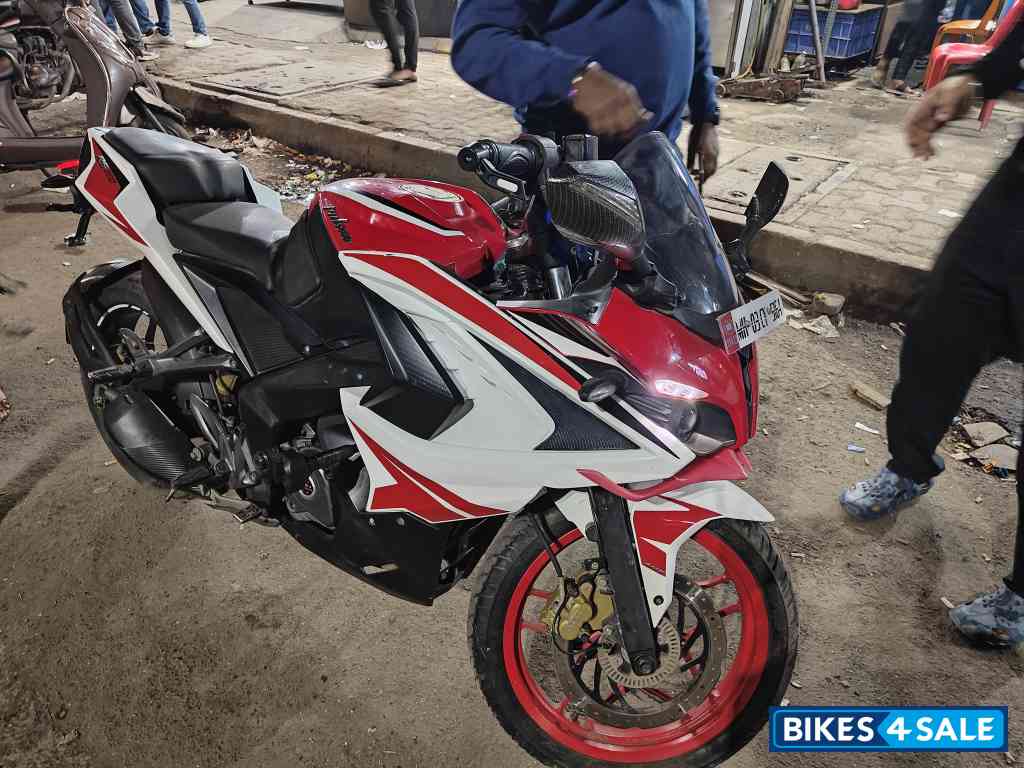 Bajaj Pulsar RS 200 ABS