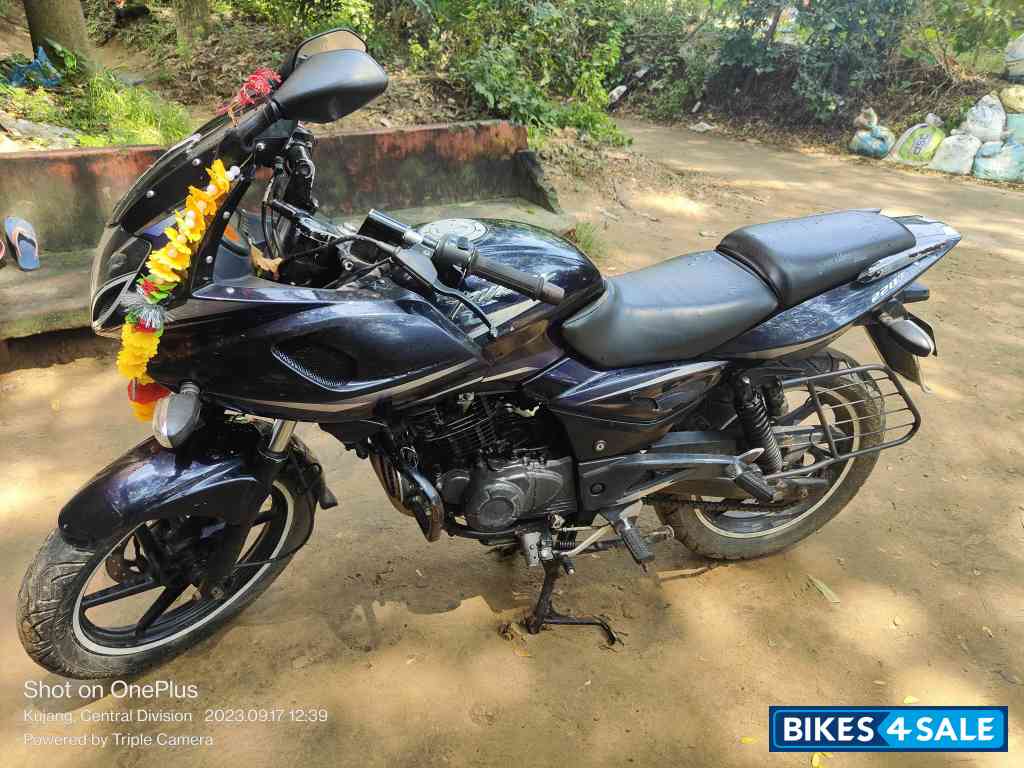 Bajaj Pulsar 220F