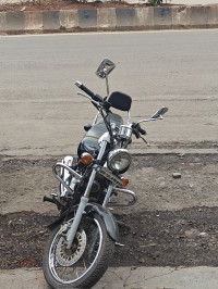 Black Bajaj Avenger 220 DTS-i