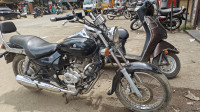 Black Bajaj Avenger 220 DTS-i