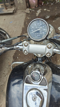 Black Bajaj Avenger 220 DTS-i