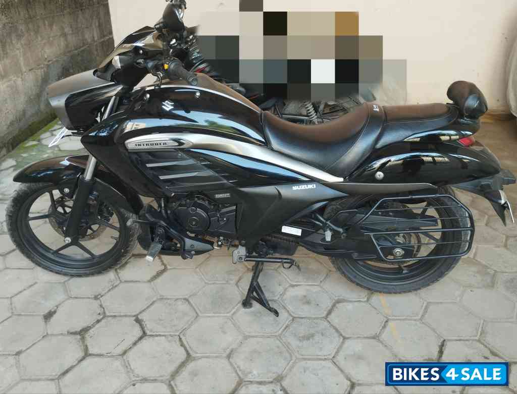 Black Suzuki Intruder 150 BS6