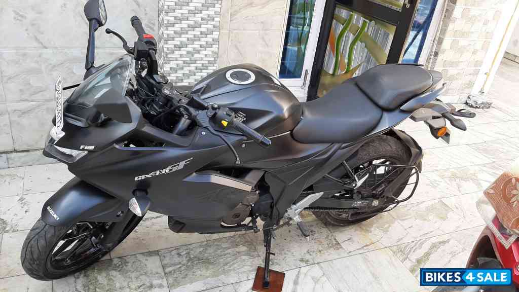 Black Suzuki Gixxer SF 250