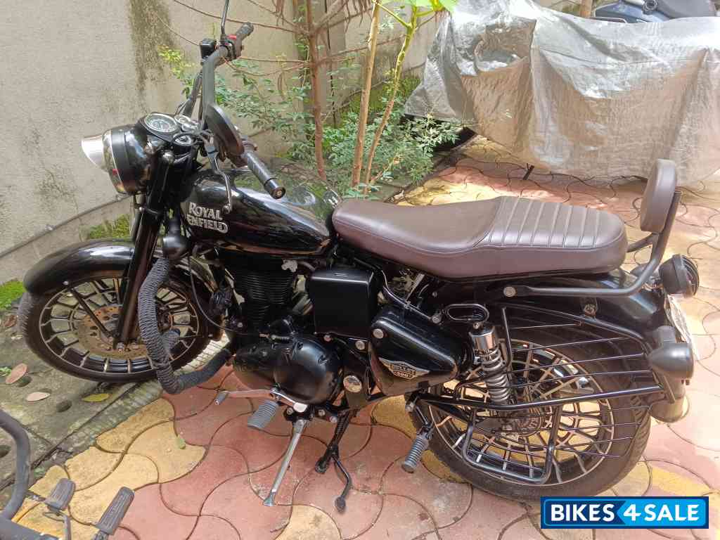 Black Royal Enfield Bullet Standard 500