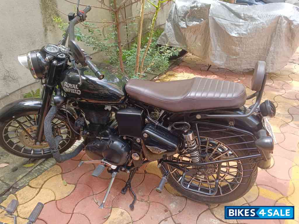 Black Royal Enfield Bullet Standard 500