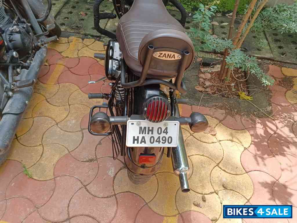 Black Royal Enfield Bullet Standard 500