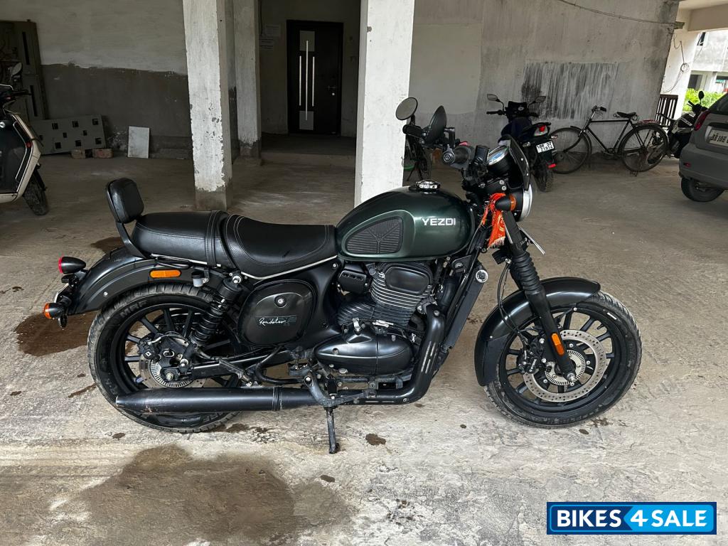 Hunter Green Yezdi Roadster Dark