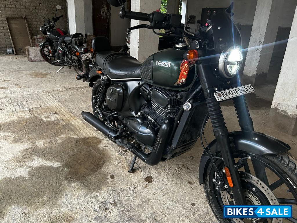 Hunter Green Yezdi Roadster Dark Hunter Green Yezdi Roadster Dark