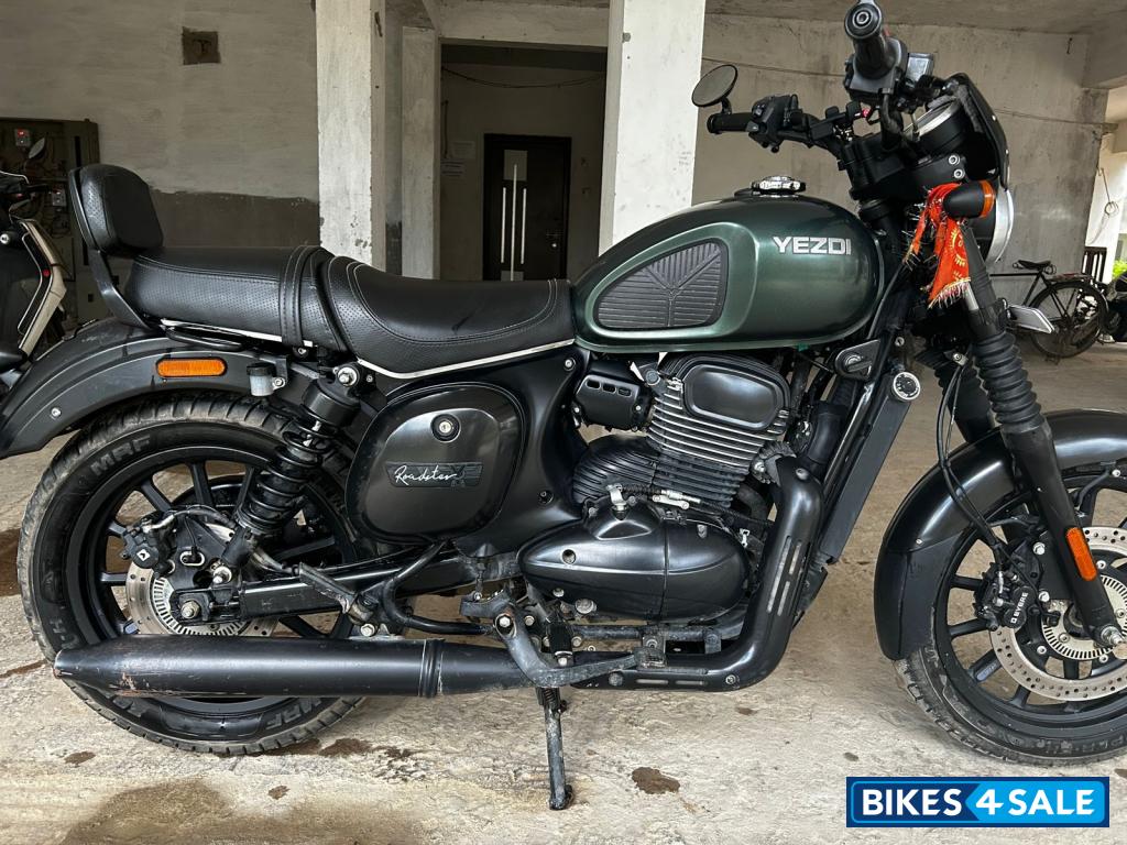 Hunter Green Yezdi Roadster Dark Hunter Green Yezdi Roadster Dark