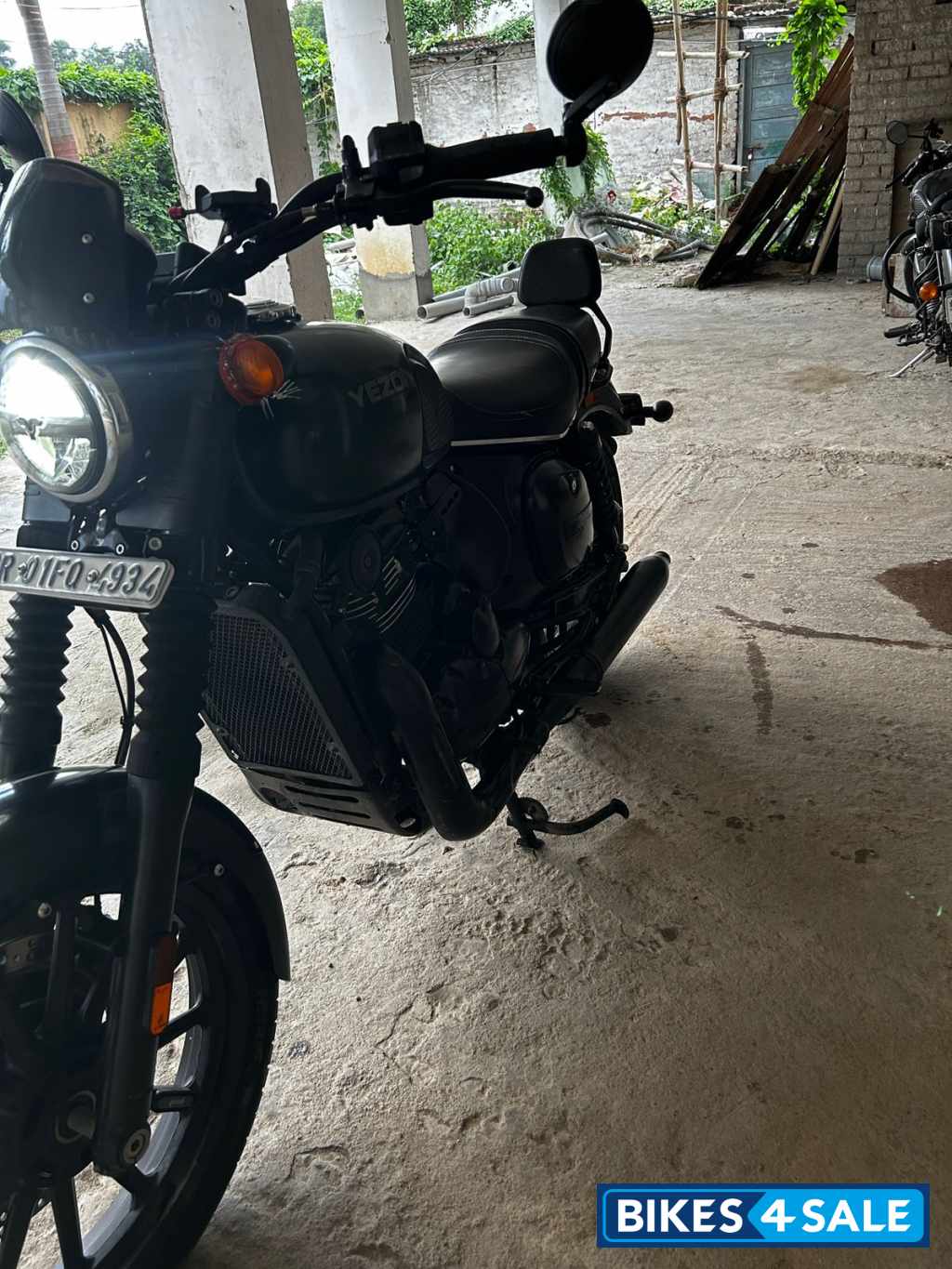 Hunter Green Yezdi Roadster Dark Hunter Green Yezdi Roadster Dark