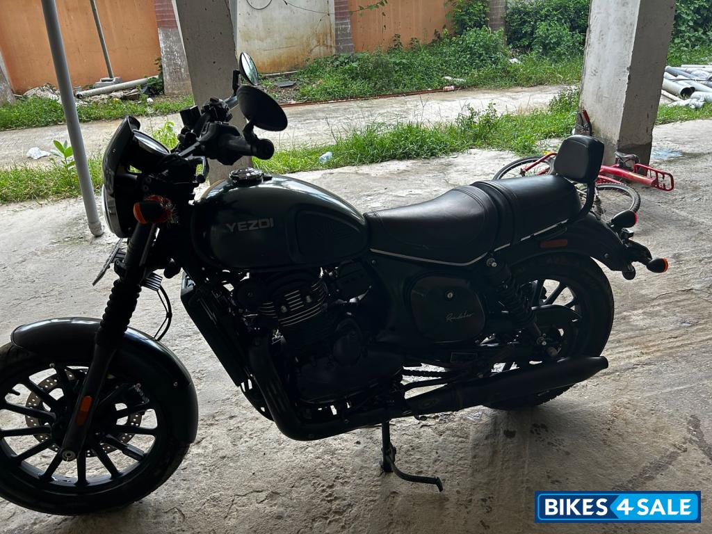 Hunter Green Yezdi Roadster Dark Hunter Green Yezdi Roadster Dark