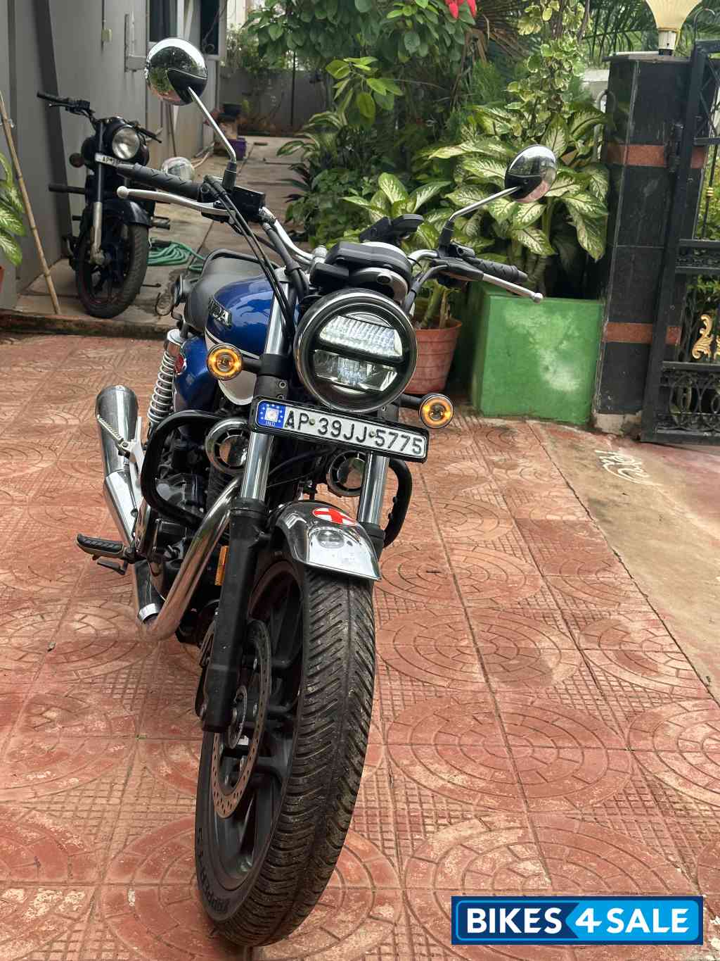 Blue Honda CB350 HINESS DUAL TONE DLX2