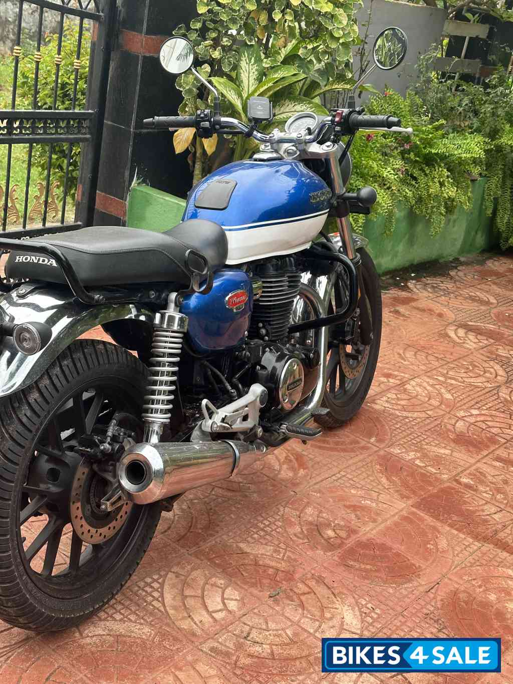 Blue Honda CB350 HINESS DUAL TONE DLX2
