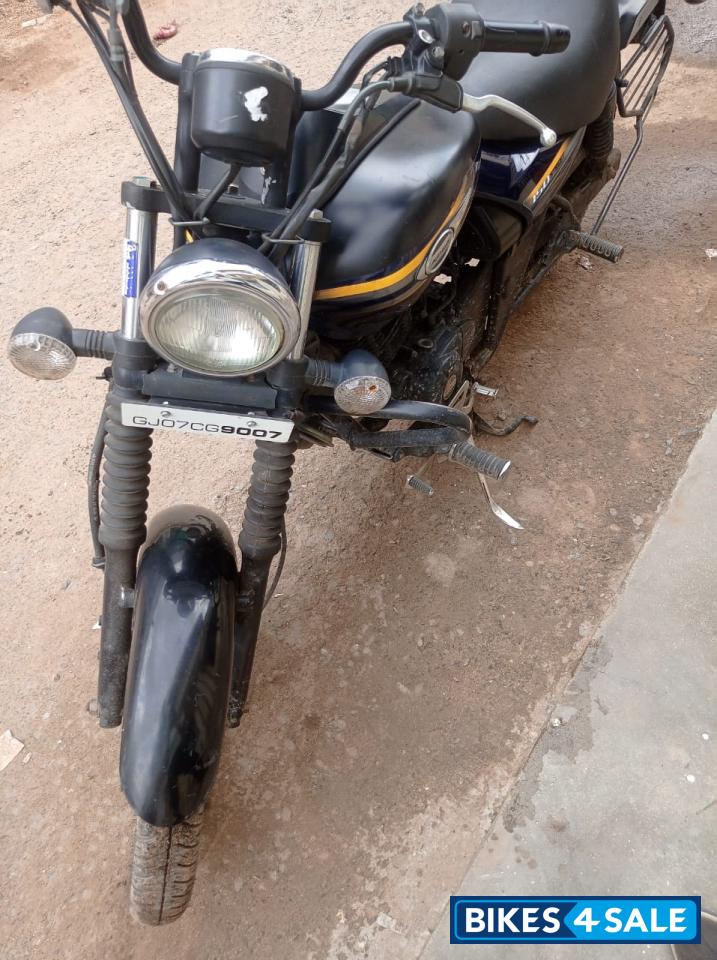 Black Bajaj Avenger Street 150