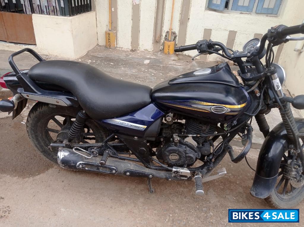 Black Bajaj Avenger Street 150