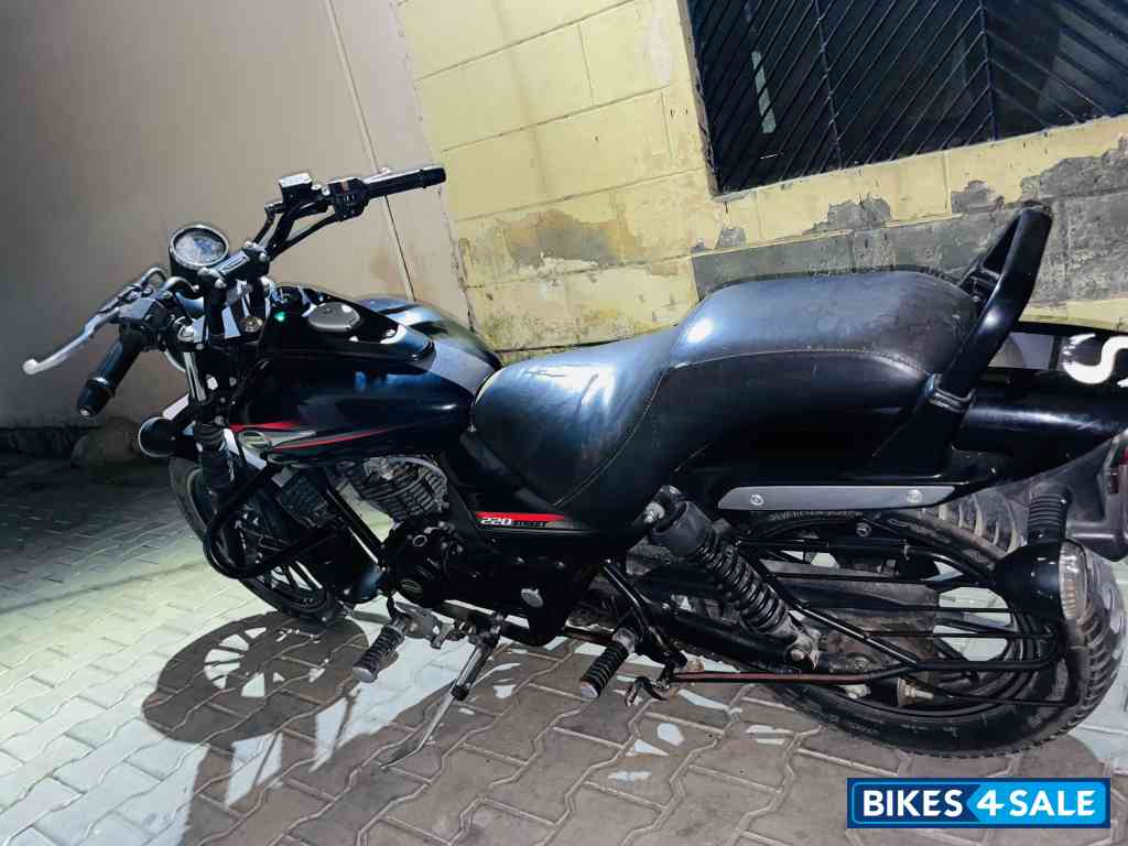 Bajaj Avenger Street 220