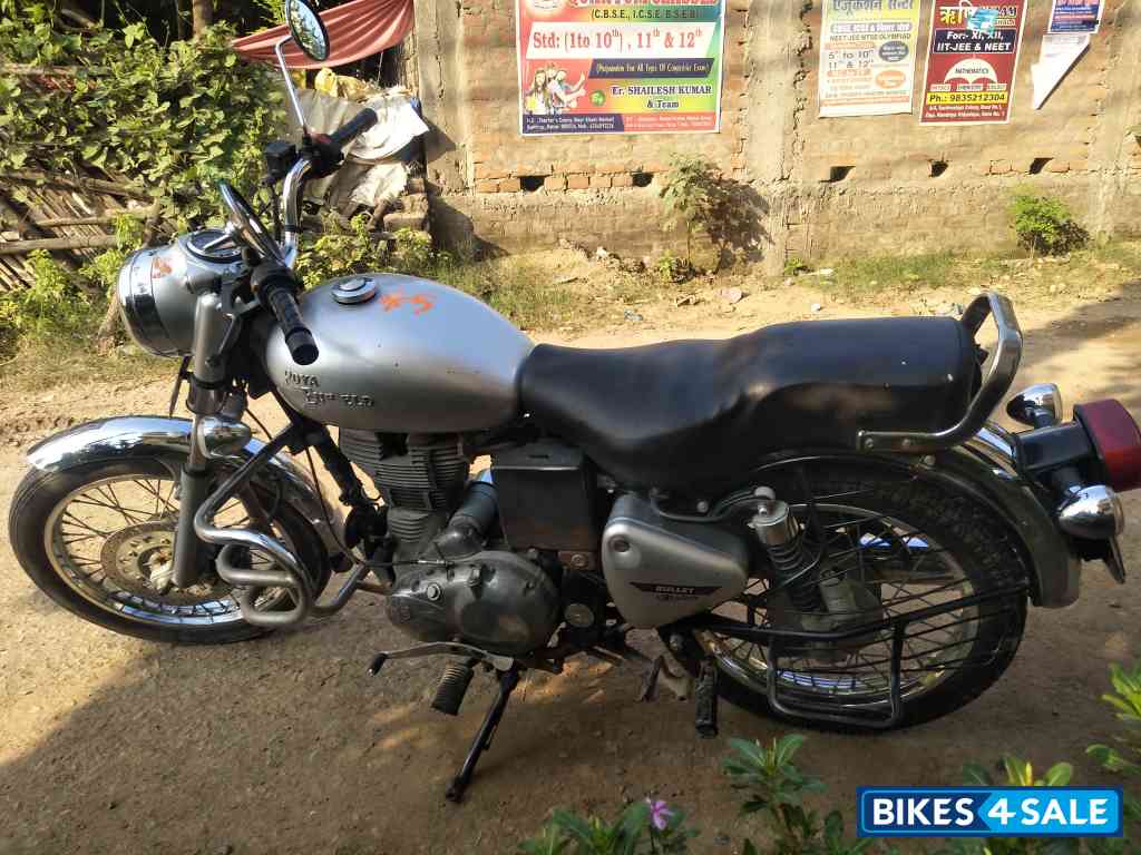 Silver Royal Enfield Bullet Electra Twinspark