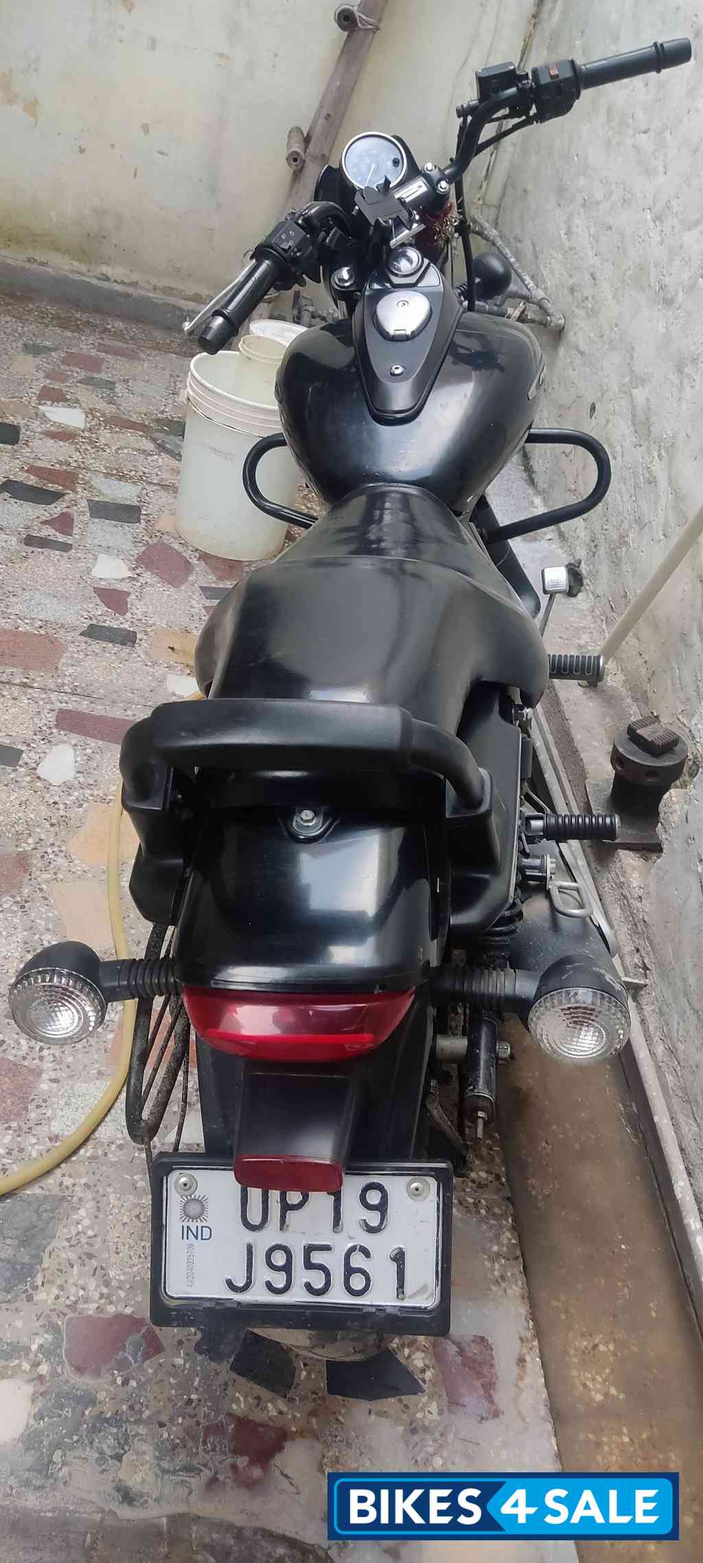 Mat Black Bajaj Avenger 180 DTS-i