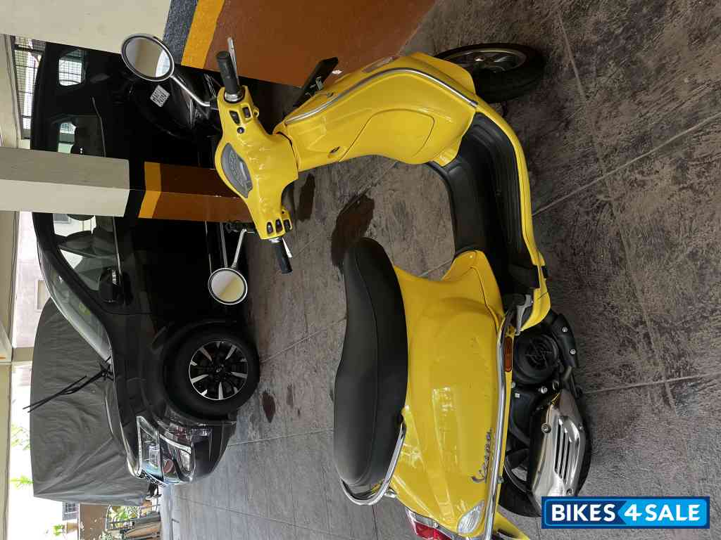 Yellow Vespa VXL 125 BS6