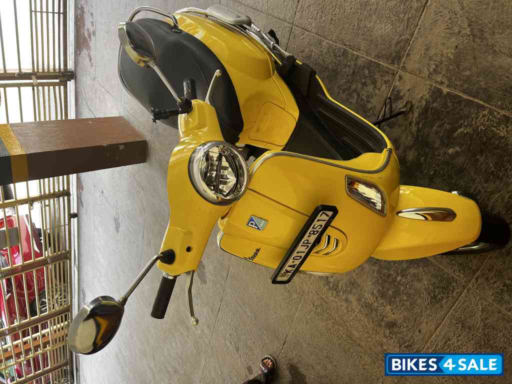 Yellow Vespa VXL 125 BS6