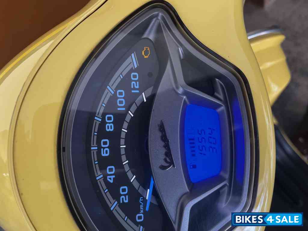 Yellow Vespa VXL 125 BS6