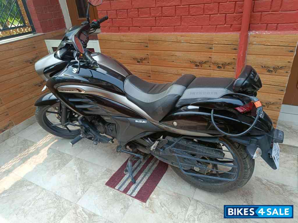 Black Suzuki Intruder 150 Black Suzuki Intruder 150