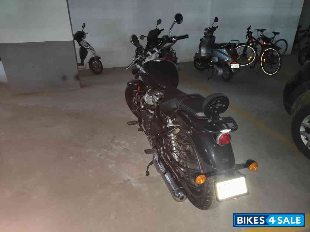 Astral Black Royal Enfield Super Meteor 650