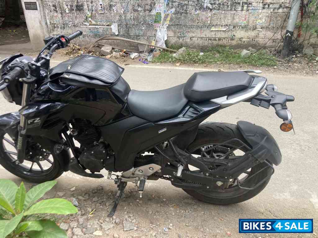 Yamaha FZ25
