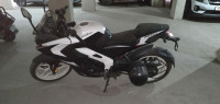 Pearl Metallic White Bajaj Pulsar RS 200