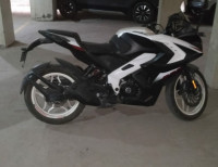 Pearl Metallic White Bajaj Pulsar RS 200