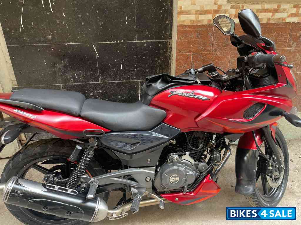 Bajaj Pulsar 220F