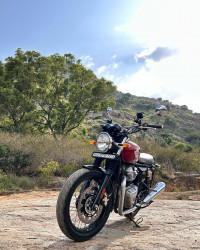 Canyon Red Royal Enfield Interceptor 650 Twin