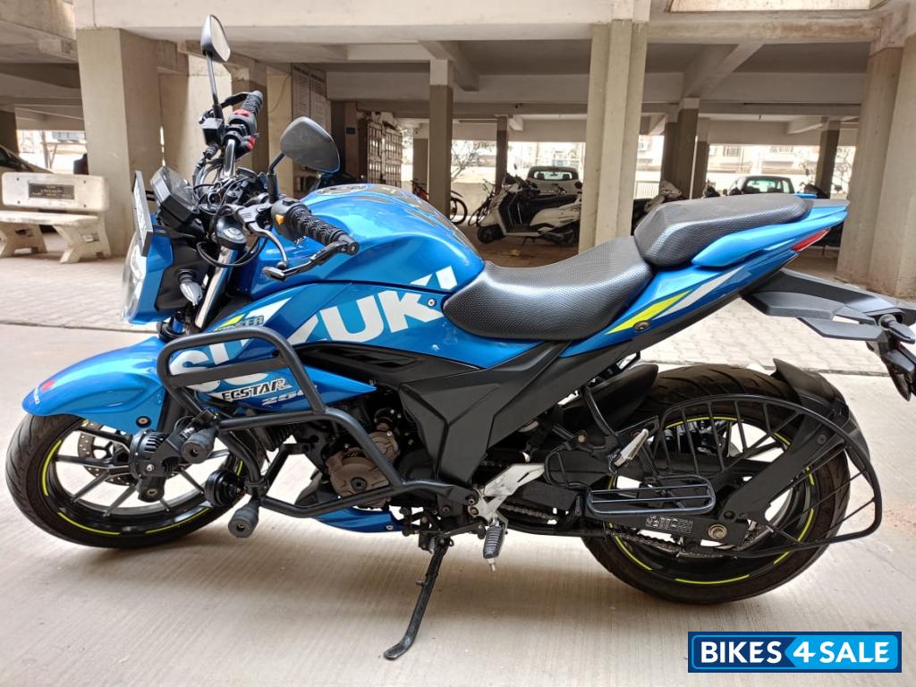 Signature Blue Suzuki Gixxer 250 BS6