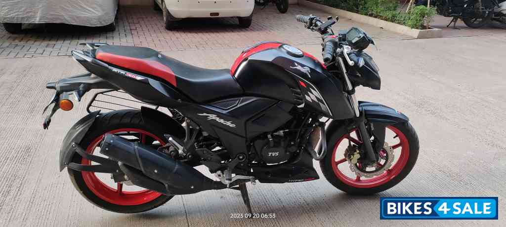 Black Red TVS Apache RTR 160 4V Special Edition