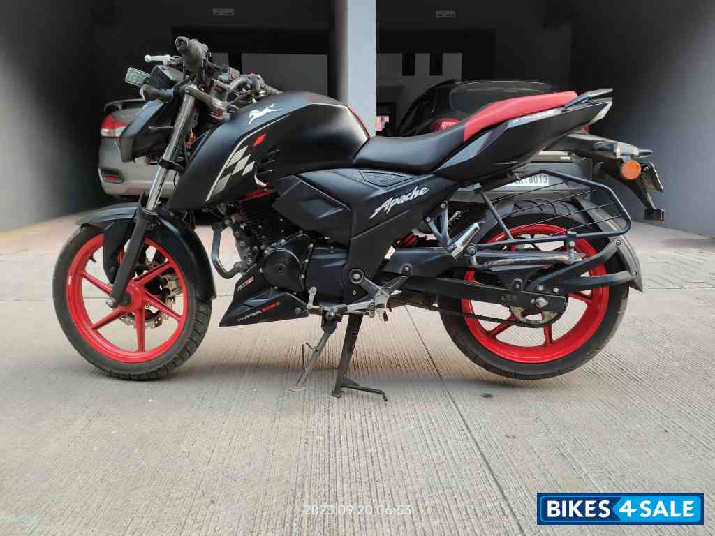 Black Red TVS Apache RTR 160 4V Special Edition